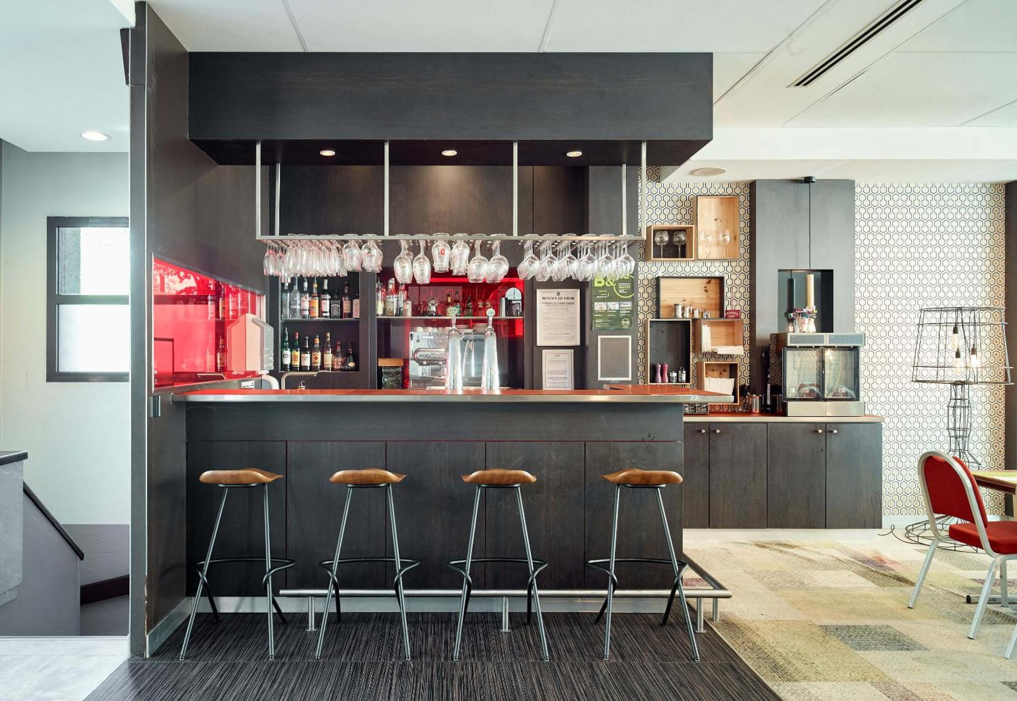 B&B Hotel Saint-Quentin-En-Yvelines Centre Gare 4 Etoiles Montigny-le-Bretonneux Bagian luar foto