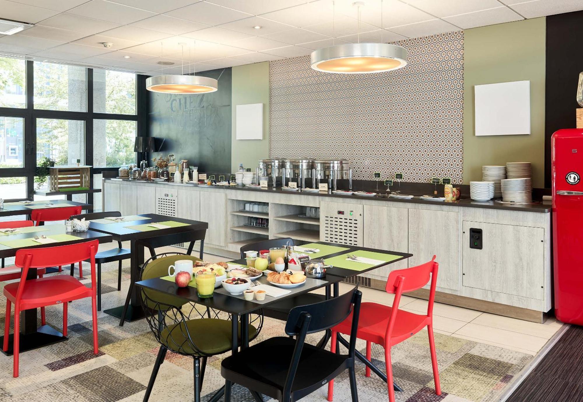 B&B Hotel Saint-Quentin-En-Yvelines Centre Gare 4 Etoiles Montigny-le-Bretonneux Bagian luar foto