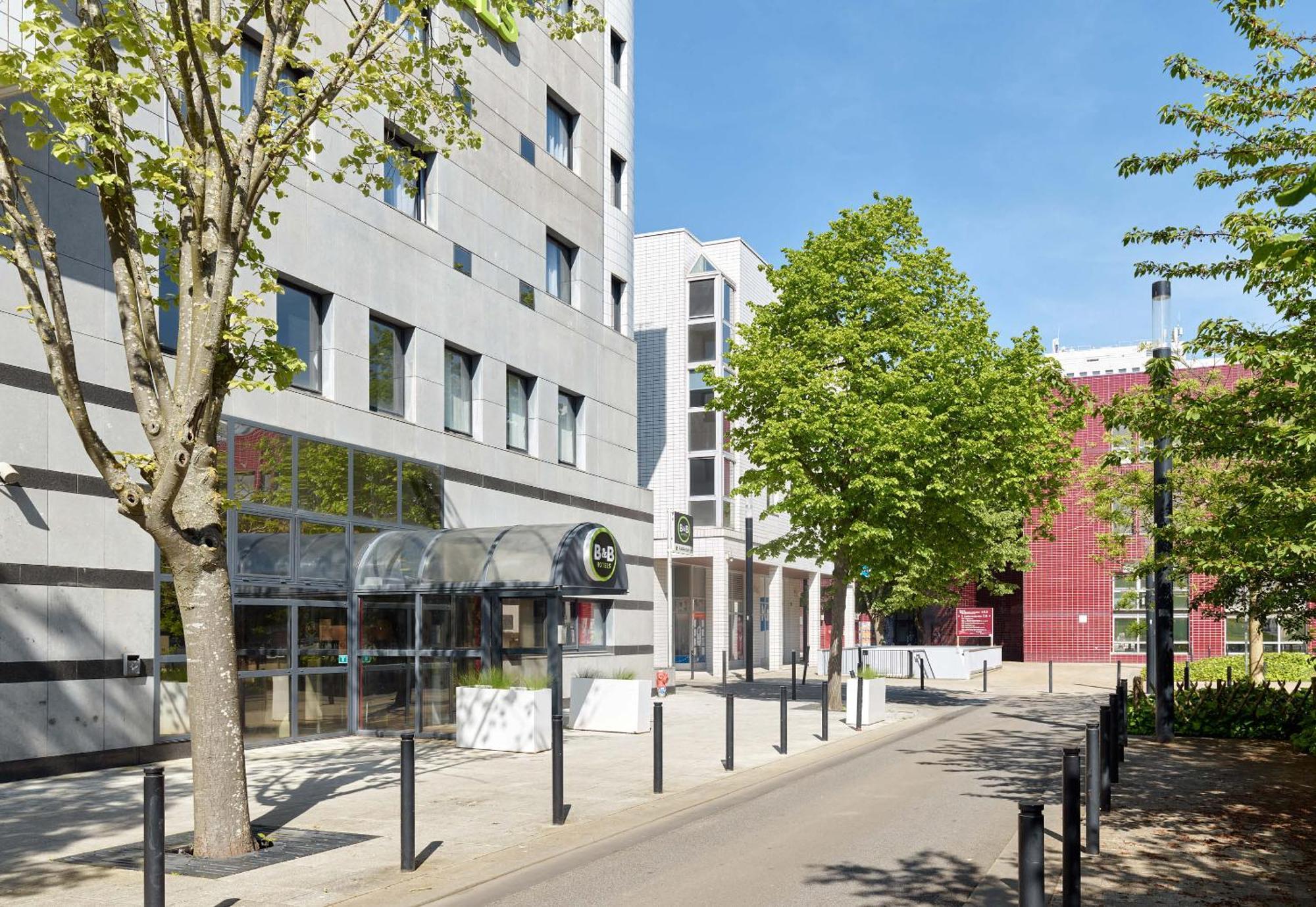 B&B Hotel Saint-Quentin-En-Yvelines Centre Gare 4 Etoiles Montigny-le-Bretonneux Bagian luar foto