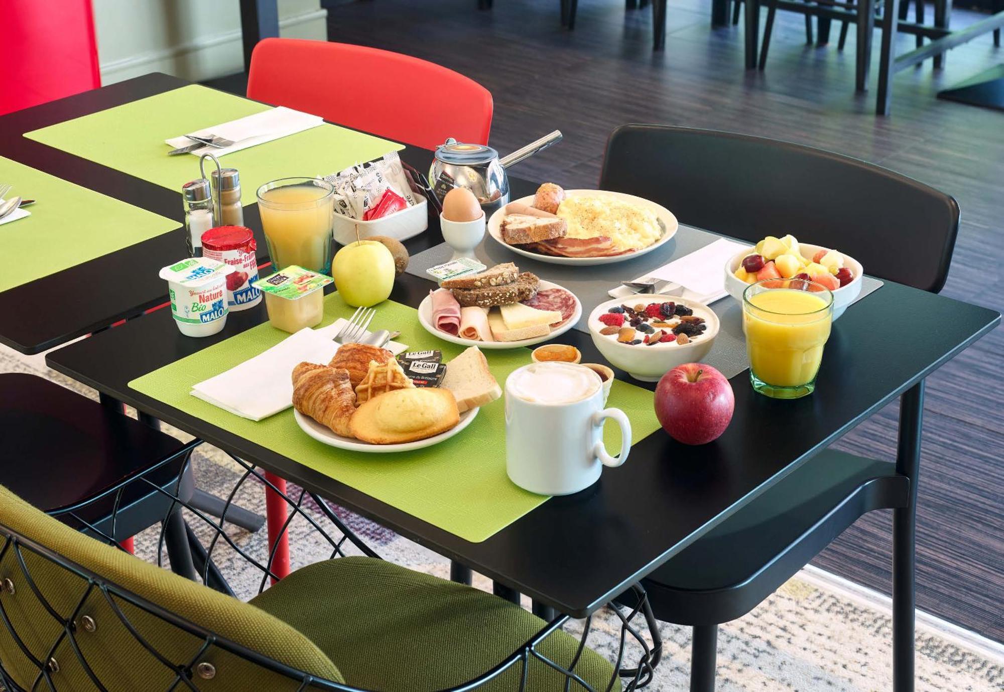 B&B Hotel Saint-Quentin-En-Yvelines Centre Gare 4 Etoiles Montigny-le-Bretonneux Bagian luar foto